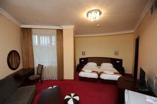Отель Hotel Aisi Батуми Улучшенный двухместный номер с 2 отдельными кроватями-37