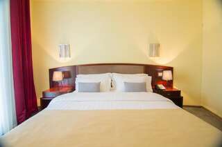 Отель Hotel Aisi Батуми Улучшенный двухместный номер с 1 кроватью-3
